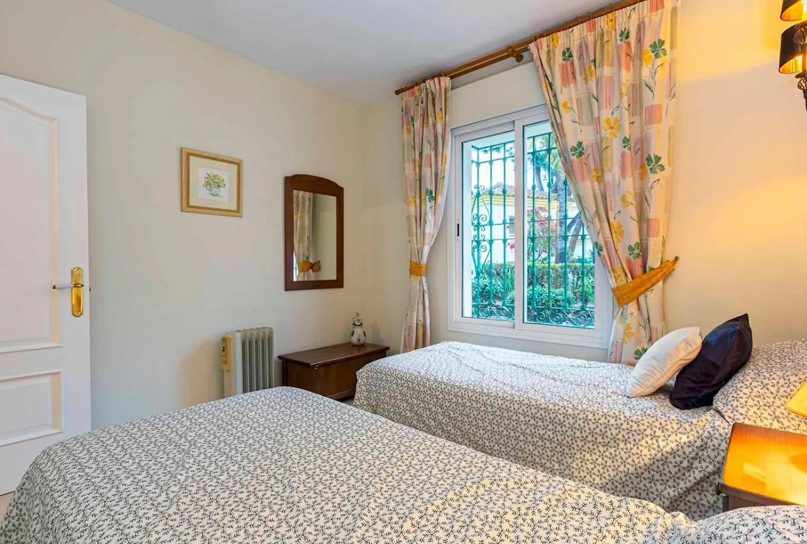 Apartamento Pass The Keys Charming Andalusian Ground Floor With Patio Marbella 0*,  España